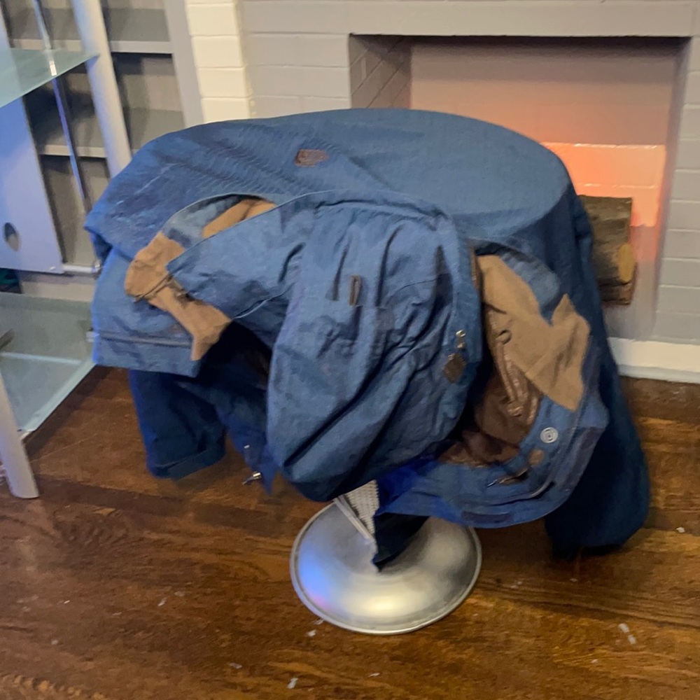 Used northface coat Minor scuff on top right sleeve great coat